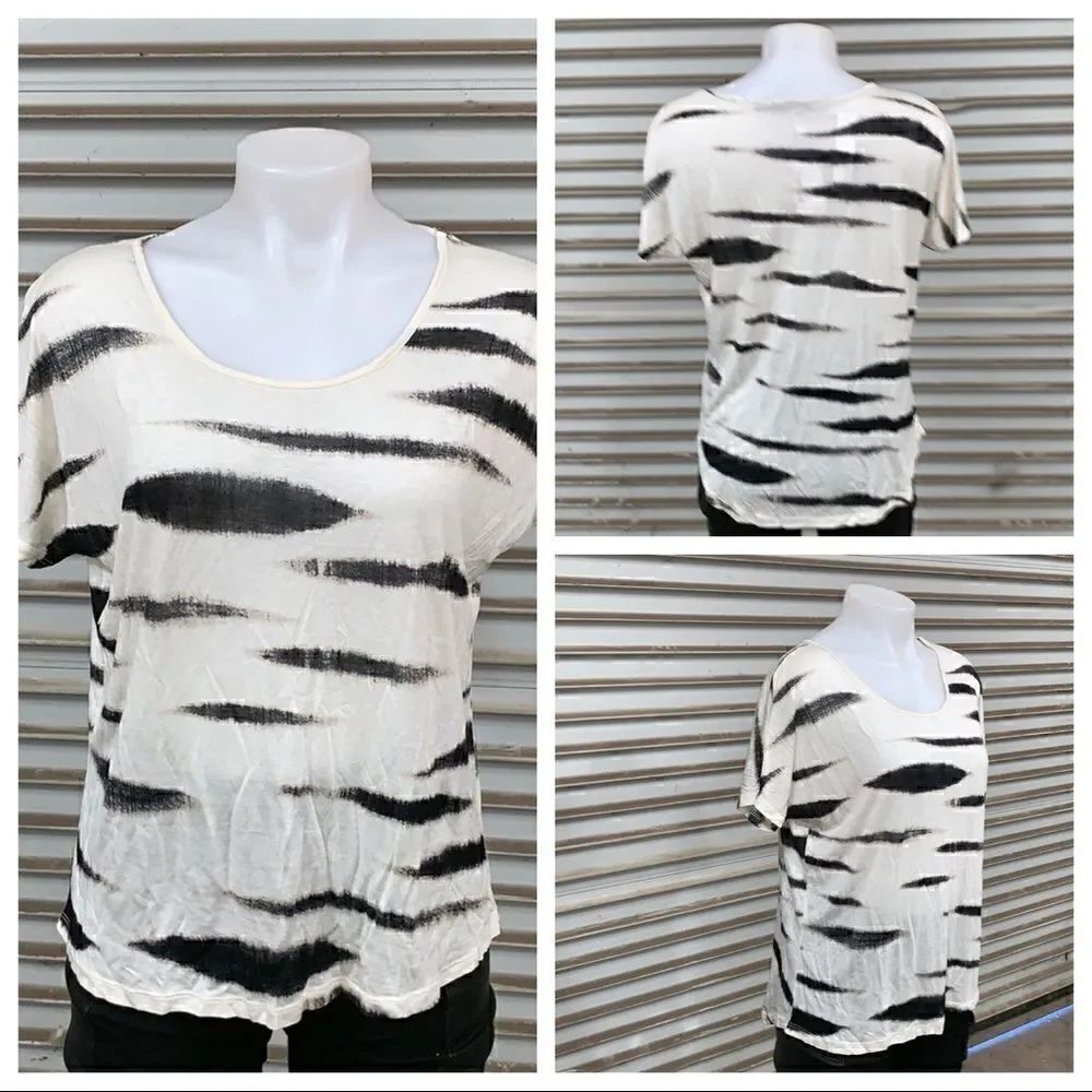 🛍️NWT Kenzie size small zebra print top